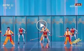 Роботы на торжественном концерте в честь китайского Нового года