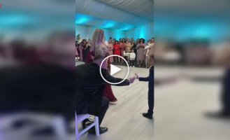 Свадьба, танцы и щедрость: маленький гость стал звездой вечера