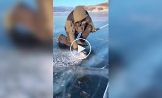 Ледобур против байкальского льда