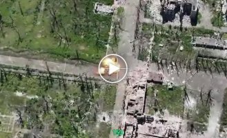 Soldiers of the 24th Separate Motorized Brigade destroyed, together with a landing force, an enemy armored vehicle that was trying to break through to Chasov Yar