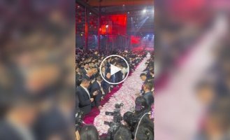 В Китае начальник выплатил подчиненным 26 миллионов долларов в качестве годовой премии