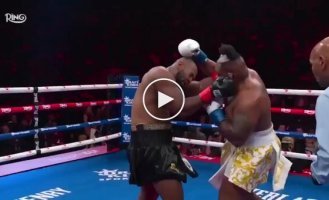 Американский боксер лишился парика во время боя