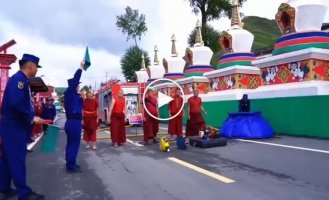 В Китае монахи проходят специальную пожарную подготовку