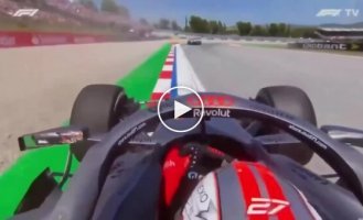 Снайперский выстрел гравием: пилот F1 выбыл из гонки из-за нелепой случайности в стиле Mario Kart