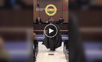 В США на заседание городского совета пришел Бэтмен