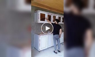 Kitchen set made of double-glazed windows