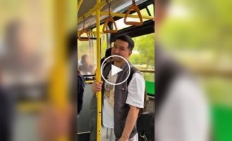Неловкая, но забавная ситуация в общественном транспорте