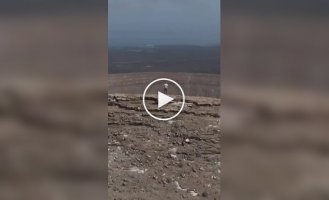 Кратер Барринджера в Аризоне — гигантская ударная чаша, сохранившаяся почти нетронутой