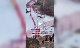 Tourists hung for hours on a stuck ski lift