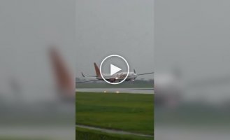 Extreme plane landing in strong winds