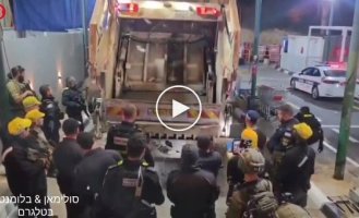 Тайник в мусоровозе: десятки людей пытались нелегально попасть в Израиль