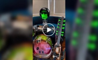 In the US, a musician assembled a full-fledged robotic band, making his own instruments play on their own