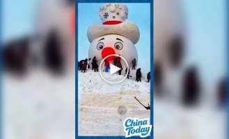 В Китае построили гигантского снеговика