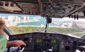 Что видят пилоты пожарных самолетов, когда набирают воду