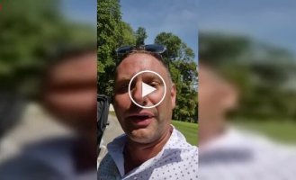 Cheeky monkeys stole golf clothes from a tourist