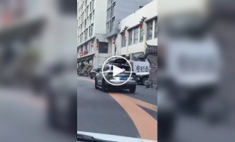 Машины с хвостами на дорогах в Китае