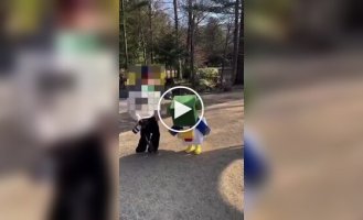 Мама и сын закосплеили персонажей Minecraft