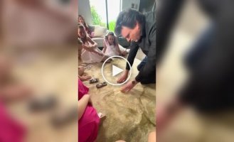 В США на девичниках стриптизеров все чаще заменяют фокусники