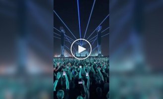A rave against the backdrop of the pyramids