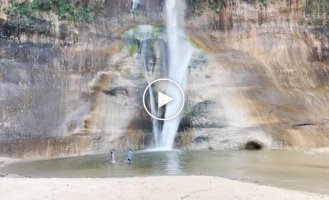 Girls survived a rockfall