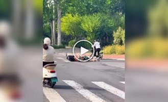 Не помогать - это тоже помогать