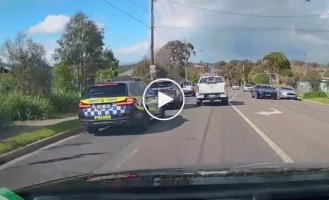 Подрезал полицейского и сразу попался