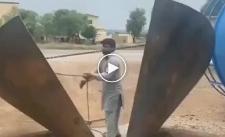 Hand-assembled cement silos in Pakistan