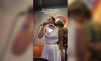 An Unexpected Detail in the Singer's Look Distracted Viewers from Her Voice