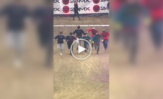 Соревнования по «хобби-мотокроссингу» в Венгрии