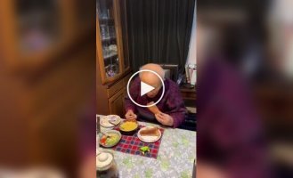 Пожилой фанат лягушек из Японии