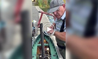 Маленький пароход на настоящем пару