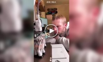 A bathtub plug in the style of a "Chicago funeral"