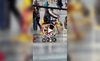 Робопес катает ребенка