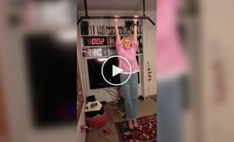 90-летняя американка попала в Книгу рекордов Гиннесса, провисев на турнике почти три минуты