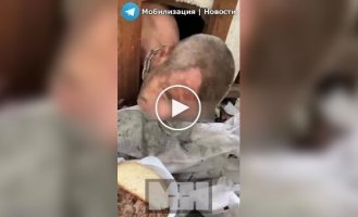 Russians chain up their accomplice-refusenik and keep him in a doghouse