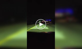 Фары, которые подсвечивают свою полосу