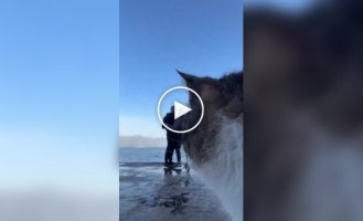 Романтический танец и кот, который забрал весь кадр