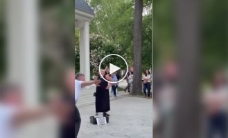 A man on roller skates put on a real show in the park