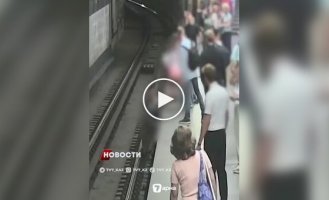 Отвлекшийся на телефон 7-летний ребенок упал на рельсы метро