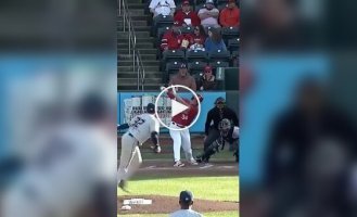 Забавный момент на бейсболе