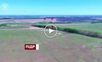 Российский штурмовик теряет обе ноги после подрыва на противопехотной мине на Купянском направлении