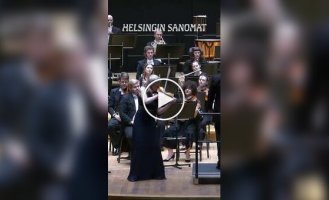 В Финляндии дирижер так воодушевленно управлял оркестром, что выбил из рук музыканта скрипку XVIII века