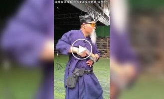 Китайский кунг-фу мастер продемонстрировал самую лучшую технику самообороны