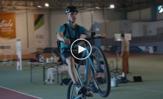 Французский велосипедист установил мировой рекорд, проехав 150 км на заднем колесе