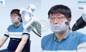 Роботы научились брить людей