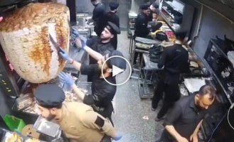 Происшествие на кухне в шаурменной