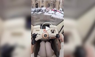 Милый микро автомобиль