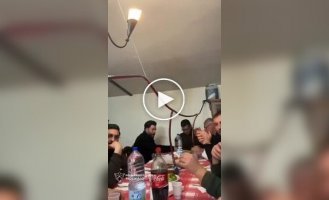 Creative drink serving system at the dinner table