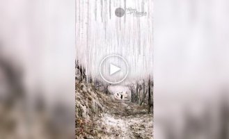 У Китаї туристи масово ходять за найнебезпечнішим зимовим маршрутом