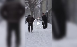 Как парни заводят новых друзей